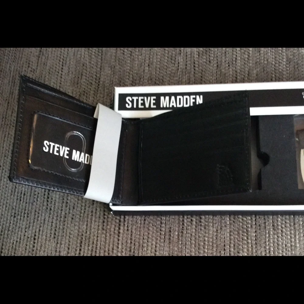 Steve Madden Black Leather Wallet Keyfob NEW